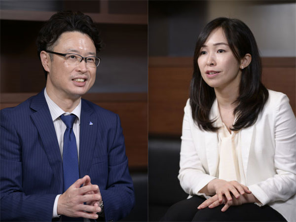 青山メインランド 企画部 企画課 係長 永戸慎一氏(左)/セールスフォース・ドットコム マーケティングクラウド本部 第一営業本部 第六営業部アカウントエグゼクティブ 中村佳苗氏(右)