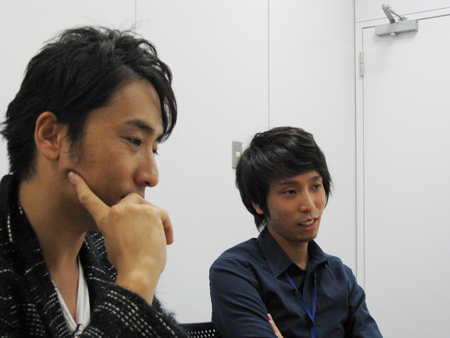 大森氏(写真右)と石川氏の異業種からの中途採用組が、「リブランディング」の舵を取っている