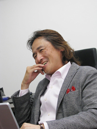 岡隆宏社長