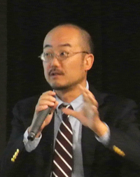 河田顕治氏