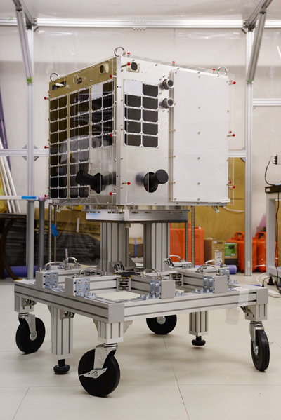 オフィス内で開発されている超小型衛星「GRUS」