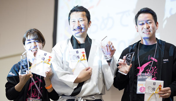 AWS Samurai2016受賞者(左から、青木由佳氏、吉田真吾氏、赤塚誠二氏)