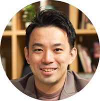株式会社メルカリマーケティンググループマネージャー　山代 真啓氏慶應義塾大学を卒業後、P＆G Japan マーケティング本部に入社。紙おむつ「パンパース」ブランドの日本市場を担当後、シンガポールにて同ブランドのグローバル、アジア市場のブランドマネージャーに。その後ヘアケアブランド「パンテーン」の商品開発、マーケティングを牽引。2017年6月よりメルカリに入社。マーケティンググループマネージャーとして、テレビCMからグロース領域までマーケティング全般を統括。