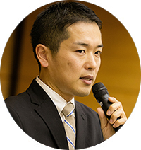 RIZAPグループ株式会社グループマーケティング推進室 室長　松岡 洋平氏京都大学教育学部卒（心理学）。アーサー・D・リトルを経てライフネット生命立ち上げに参画、マーケティング部長としてブランディング等を所管。米ブランド「ディッキーズ」日本法人立ち上げ、副社長として営業・マーケティング・ライセンシング等を統括した後、スマートニュースにてマーケティングディレクターとしてテレビCMやSmartNewsCreative HUB立ち上げ。2017年RIZAPグループ入社。