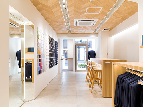 2018年1月にオープンした「FABRIC TOKYO銀座」。店舗では商品の販売は行わず、採寸によるサービス体験に特化したスマートオーダーストア