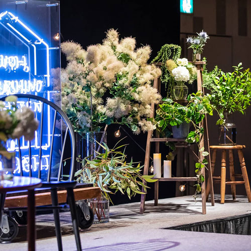 会場の細かな部分まで、社員がデザインする