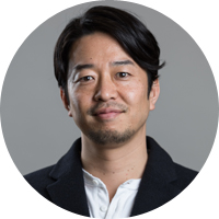 フェイスブックジャパン株式会社執行役員　営業本部長田野崎 亮太氏1999年にサントリー入社し、流通営業に携わる。2004年よりべリングポイントや博報堂コンサルティングにて、事業戦略構築や実践支援に携わる。その後フロンティア・マネジメントにて、事業再生並びにM＆A支援をリード。2015年からはトランスコスモスの海外Eコマース事業を統括。同年フェイスブックジャパンに参画。Instagramの日本ビジネスをリードすると共に、2017年より執行役員営業本部長就任。