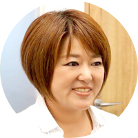 株式会社栃木サッカークラブ マーケティング戦略部長 江藤 美帆氏Jリーグ栃木SC、マーケティング戦略部長。スナップマート顧問。米国の大学卒業後、フリーのTECHライターとして活動。以後、自身で起業と事業譲渡を経験し、大手IT企業2社を経てオプトに入社。SNSマーケティング専門のWebメディア「kakeru」を立ち上げる。同時期にスマホ写真売買の「Snapmart」を開発し、2016年8月に独立。2018年3月に代表取締役を退任し、5月より現職。