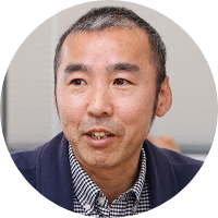 Zebra Japan株式会社マーケティング部長柘野 英樹氏広告制作会社、広告代理店を経て、2004年にアディダスジャパンに入社。PR、ブランドマーケティング、リテールマーケティングを担当し、その後、スターバックスコーヒージャパンに転職。年間プロモーションの設計、実行から、商品本部コーヒーチームでは新商品のグローバルプロジェクトをリード。2014年Zebra Japanに入社。北欧デンマークの雑貨ストア「フライングタイガー コペンハーゲン」のマーケティング責任者として数々のプロモーションをリードしている。