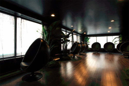 リラックスするためのムーンチェアも(NAP YORK Facebookページより)