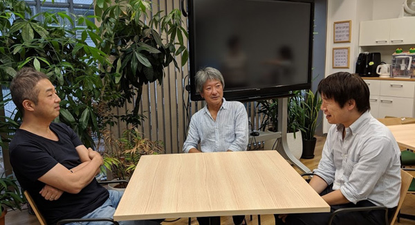 写真左から、アタラ合同会社　代表 杉原 剛さん／アタラ合同会社　会長　佐藤 康夫さん／アタラ合同会社　シニアコンサルタント　鹿毛 比呂志さん
