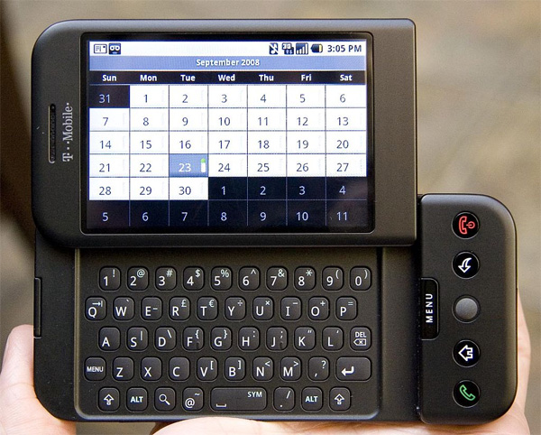 世界で最初に発売されたAndroid携帯：HTC Dream (Wikimedia Commons) 