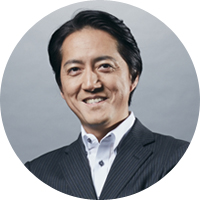 専務執行役員 ジェネラルマネージャー デジタルマーケティング・ビジネスユニット 兼 クラウドセールス 兼 韓国リージョン　笹 俊文氏　1990年にPwCコンサルティングに入社。その後、ERPベンダー等で導入コンサルティングからマーケティングまで幅広い分野で活躍。2011年にセールスフォース・ドットコムに入社。公共・金融業界を担当する営業技術部を統括後、2014年6月より同社にてMarketing Cloud本部を立ち上げ、現在はB2C Digital Marketingのソリューションのみならずすべての製品営業部を統括。