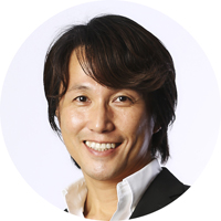 執行役員 マーケティング担当　西口 一希氏1990年、P＆Gマーケティング本部に入社。ブランドマネージャー、マーケティングディレクター。2006年ロート製薬に入社、執行役員マーケティング本部長として60以上のブランドを統括。2015年ロクシタンジャポン代表取締役。アジア人初のグローバルエグゼクティブコミッティメンバーを経て、ロクシタン外部取締役戦略顧問。2018年現在、現職およびStrategy Partners代表。