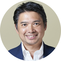 上級執行役員 広告事業本部長 兼 日本・東アジア事業開発本部長　味澤 将宏氏2012年、Twitter Japanに入社。広告事業および日本・東アジア地域の事業開発を担当。Twitter入社以前は、マイクロソフトでカントリーセールスディレクター、オグルヴィ・アンド・メイザーでビジネス・ディレクターなどを歴任。