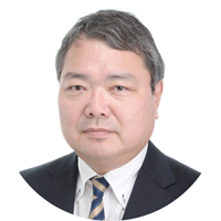 執行役員 デジタル事業 メディアビジネスユニット長　三宅 耕二氏1985年に早稲田大学政治経済学部卒、日本経済新聞社に入社、大阪社会部配属。マーケティング専門紙『日経MJ（流通新聞）』の編集に15年携わり、2011年『日経MJ』編集長。京都支社長を経て2017年にデジタル事業広告・IDユニット長、2018年より執行役員デジタル事業広告・IDユニット長。2019年1月、広告・IDユニットがメディアビジネスユニットに改称。著書に『ドキュメント　ダイエー落城』（共著、日本経済新聞社）。
