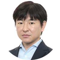 執行役員 グローバルアドディビジョン アドプランニング統括部 ディレクター　紺野 俊介氏1975年、千葉県生まれ。横浜市立大学卒業後、EDS Japan（現・日本ヒューレット・パッカード）を経て、2003年にアイレップに入社。デジタルマーケティング事業を牽引し、同年取締役に就任。2009年からは9年間代表取締役社長を務め、アイレップを運用型広告でトップクラスの企業へと導く。2018年7月楽天に入社、同年8月より現職。