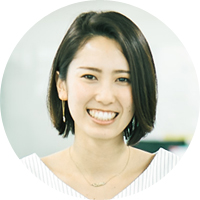 アカウント本部 インサイドセールスグループ マネージャー 最上 あす美氏大学卒業後、飲食店の広告媒体を扱う営業、不動産業を主とする持株会社の人事を経て、2015年8月に初のインサイドセールスとしてカオナビに入社。MAの導入から運用までを担当し、現在はMAを活用した見込み顧客の育成と案件化の促進を図るインサイドセールスグループのマネージャーとして活躍中。
