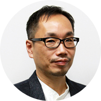 デジタル戦略本部 本部長 濵野 努氏大学卒業後、情報誌出版会社を経て、1993年に大手ソフトウェア開発会社に入社。オンラインマーケティング、デジタルマーケティングを統括する部門の責任者になる。2014年より大手外資系生命保険会社でマーケティング・コミュニケーション部長に就任、2017年2月より現職。