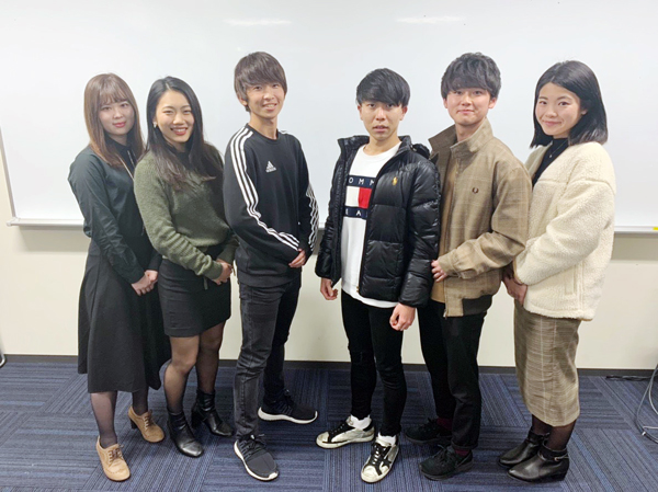 企画・インタビュー・執筆を担当した佐々木ゼミ7班の取材チーム