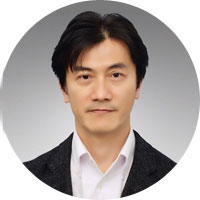 第二営業本部 営業推進部門 第三グループ 担当部長 前田 哲彦氏NTT、およびNTTコミュニケーションズにおいて、法人営業を経験後、通信/インターネット/コンテンツ/企業向けソリューションなどを商材とするマーケティング・CRM業務に携わる。特に、顧客接点チャネルにおけるダイレクトマーケティングを広く経験し、Webチャネルの拡大や中小企業向けMAの立ち上げなどを行い、現職では大企業向けのデジタルマーケティング責任者を務めている。