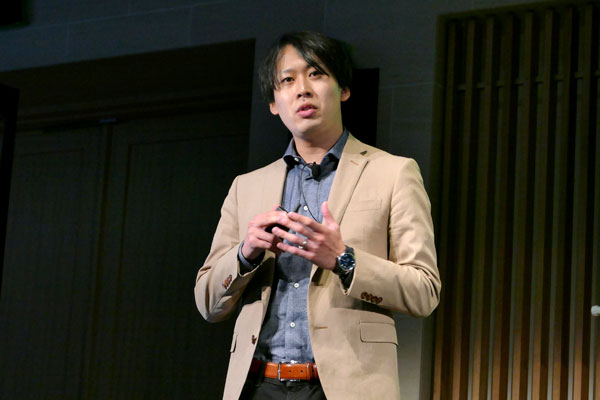 ジョンソン・エンド・ジョンソン株式会社 コネクティッド・コマース本部 デジタル&メディア Associate Manager 安藤尚人氏
