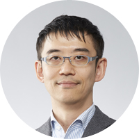 執行役員/デジタルトランスフォーメーション管掌 八木克全氏<br>京都大学大学院建築学専攻修了。電通入社以来、デジタルサービスの開発/推進領域を経験、2016年電通デジタル立ち上げに参画。新規事業、サービス開発、トランスフォーメーションコンサルティングを得意とする。