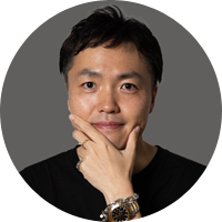 代表取締役社長　菅原健一氏<br>MoonshotInc.CEO／企業の10倍成長を支援するアドバイザー業。複雑な問題を解くのが仕事。経営していた企業をKDDI子会社に売却、役員を継続して売上200億円に成長。スマートニュースの広告事業責任者兼BtoBマーケティング責任者を経て現職。マーケティングがわかる戦略家／#20代マーケピザ／#エンジェル投資家／#adtech tokyoコンテンツ責任者／コトラーアワード審査員