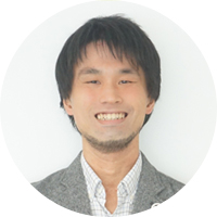 営業本部デジタルセールス部リーダー 斉藤正賢氏<br>2010年、自社ECサイト立ち上げを機にEC運営に携わるようになる。公式SNS、LINE@など様々なサービスの立ち上げ、受注管理システム導入などを主導で進める。商品導入の商談から受注対応、出荷業務、広告運用までEC運営に必要な幅広い業務を担当。2018年より現職。イオンフォレスト(ザ・ボディショップ)にてEC運営、オムニチャネル推進・アプリ開発などデジタル分野に広く携わっている。