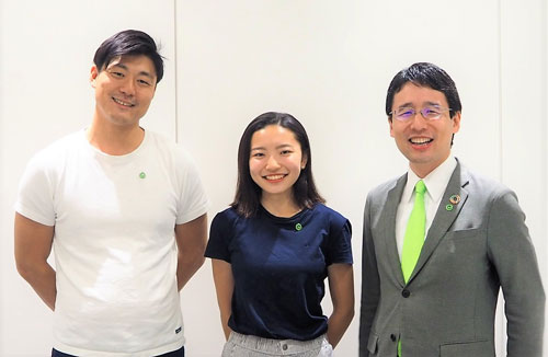 永田暁彦氏(左)、初代CFO 小澤杏子さん(中)、ユーグレナ社 社長 出雲充氏(右)