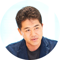 zonari合同会社 代表執行役社長/電通総研パートナー・プロデューサー/アタラ合同会社フェロー 有園雄一(ありぞのゆういち)氏1995年「貨幣の複数性」(卒業論文)を『現代思想』で出版。グーグル営業戦略企画担当、電通デジタル客員エグゼクティブコンサルタント、電通総研カウンセル兼フェローなどを歴任。