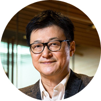 楽天株式会社 副社長執行役員 CRO 有馬誠(ありままこと)氏インターネット黎明期の1996年、ヤフーに第一号社員として入社し、その後グーグルの代表取締役を務めるなど日本のインターネット広告の発展を支えた。2017年7月、楽天の副社長執行役員CROに就任。