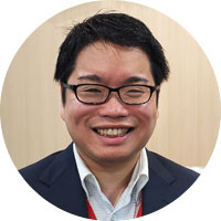 亀田製菓株式会社　経営企画部　コーポレートコミュニケーションチーム　池ノ上雄樹氏<br>2009年、亀田製菓に入社し米菓の営業職として東京勤務。2012年に新規事業部へ異動。「主食米」「加工米飯」「乳酸菌」などの販売に従事した後、2018年にマーケティング部へ異動。「亀田の柿の種」「手塩屋」「うす焼」「技のこだ割り」などのブランドを担当。2020年、経営企画部へ異動、広報全般業務に従事。