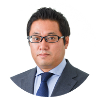 株式会社マツモトキヨシホールディングス 商品開発課課長 櫻井壱典氏<br>北里大学薬学部卒業。2014年マツモトキヨシホールディングス入社。営業企画部運営企画課にて新業態「matsukiyoLAB」の開発に従事し、サプリメントバーのPB商品および管理栄養士によるオーダーメイドサプリサービスの開発を手掛ける。その後、商品部商品開発課にて医薬品・健康商品の商品開発担当を経て、現在は、営業企画部商品開発課課長を務める。