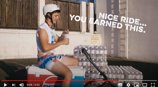商品を前面に出したペプシコーラの公式YouTubeチャンネルの動画