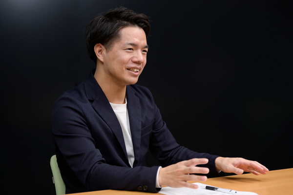 高橋君成氏1988年生まれ。外国語大学卒業後、リクルート、Criteoなどを経て、RTB Houseの日本法人立ち上げを経験。2021年から外資系の日本進出や複数の日本企業のアドバイザーを兼任。