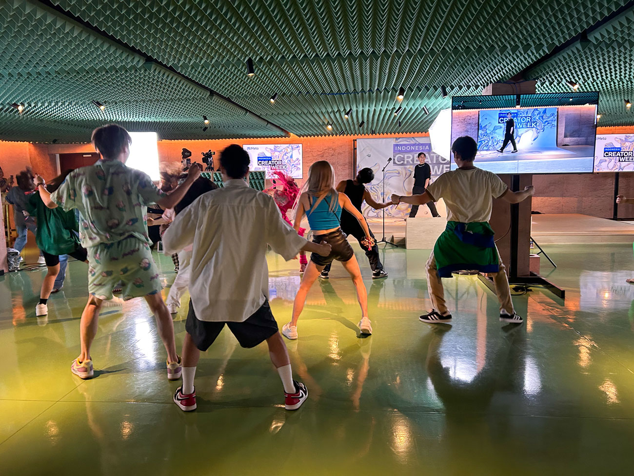 JAPANチームの5名はHIP HOPダンスに挑戦。ダンス経験者が多いこともあり、短時間で作り上げたオリジナルのパフォーマンスを披露。会場を大いに沸かせていた