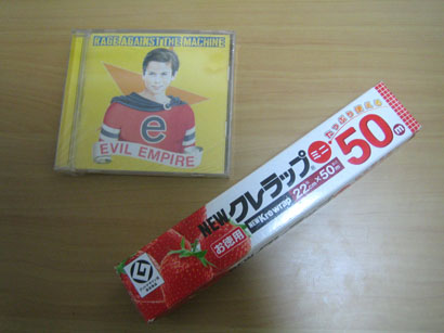 CDジャケットにラップをかけます