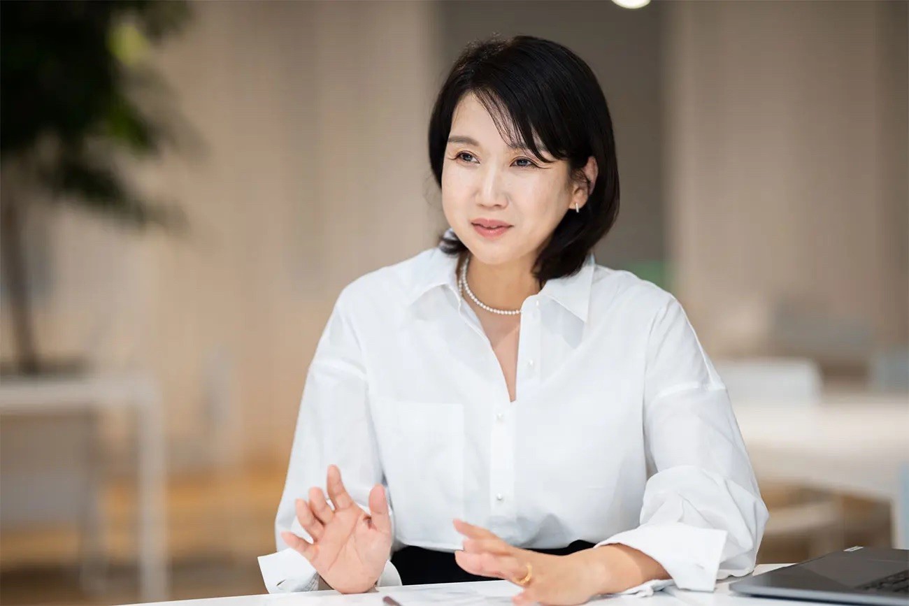 株式会社コーセー　宣伝部　宣伝製作課<br />エグゼクティブ　クリエイティブ　ディレクター　竹内麻弓氏