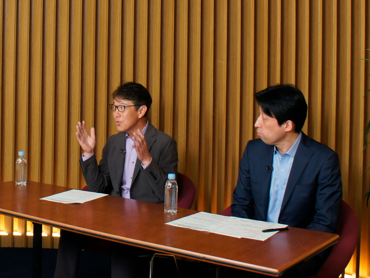 【左】株式会社KINTO　代表取締役社長　小寺信也氏【右】株式会社TVer　取締役　COO　蜷川新治郎氏