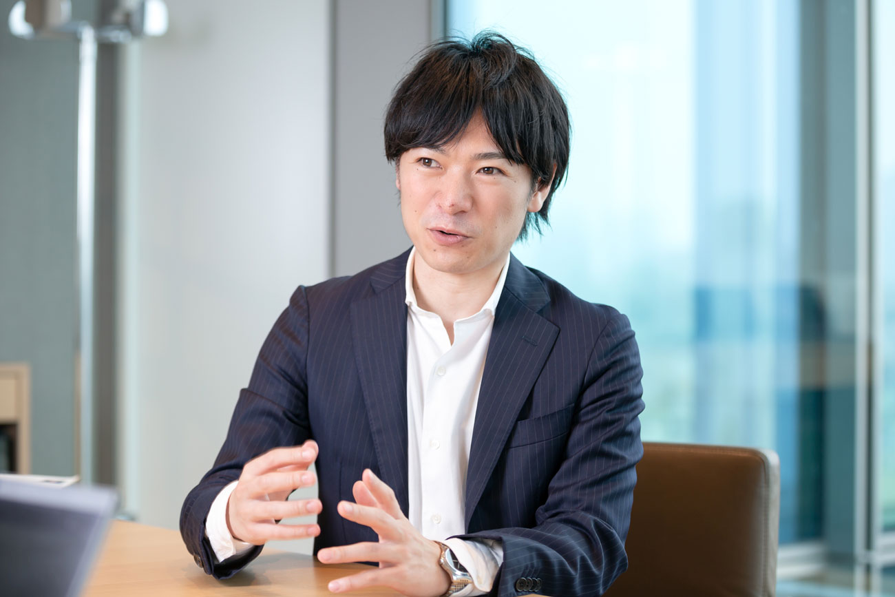 三井不動産株式会社 DX本部 DX二部 DXグループ 技術主事 高橋正和氏ベンチャー企業、バスクリン、三井住友銀行、オトバンクなどの企業でマーケティングや広報に従事。新規事業開発やマーケティング組織の立ち上げ、マネジメントなどの経験を持つ。2022年より現職。DX本部の&Marketingチームで、グループ横断のマーケティンググロースを支援