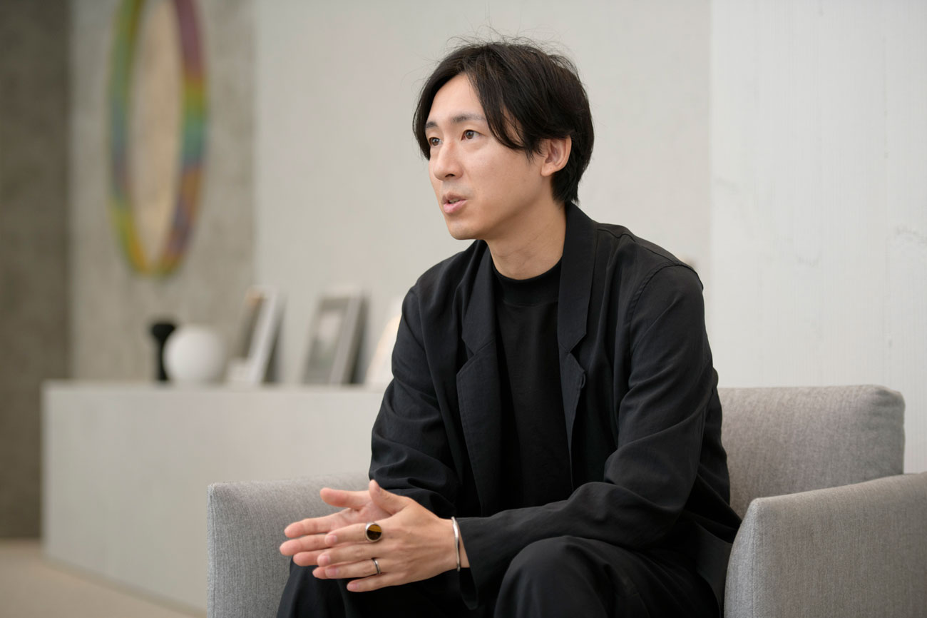 株式会社博報堂 生活者エクスペリエンスクリエイティブ局 事業構想クリエイティブ二部 コピーライター/ディレクター 西出壮宏氏2016年に博報堂入社。TBWA\HAKUHODOに出向し、クライアントの統合マーケティング・コミュニケーションをコピーライターとして支援。2020年より現職。メディアコミュニケーションだけでなく、マーケティングの戦略策定からクリエイティブ制作まで幅広く対応している