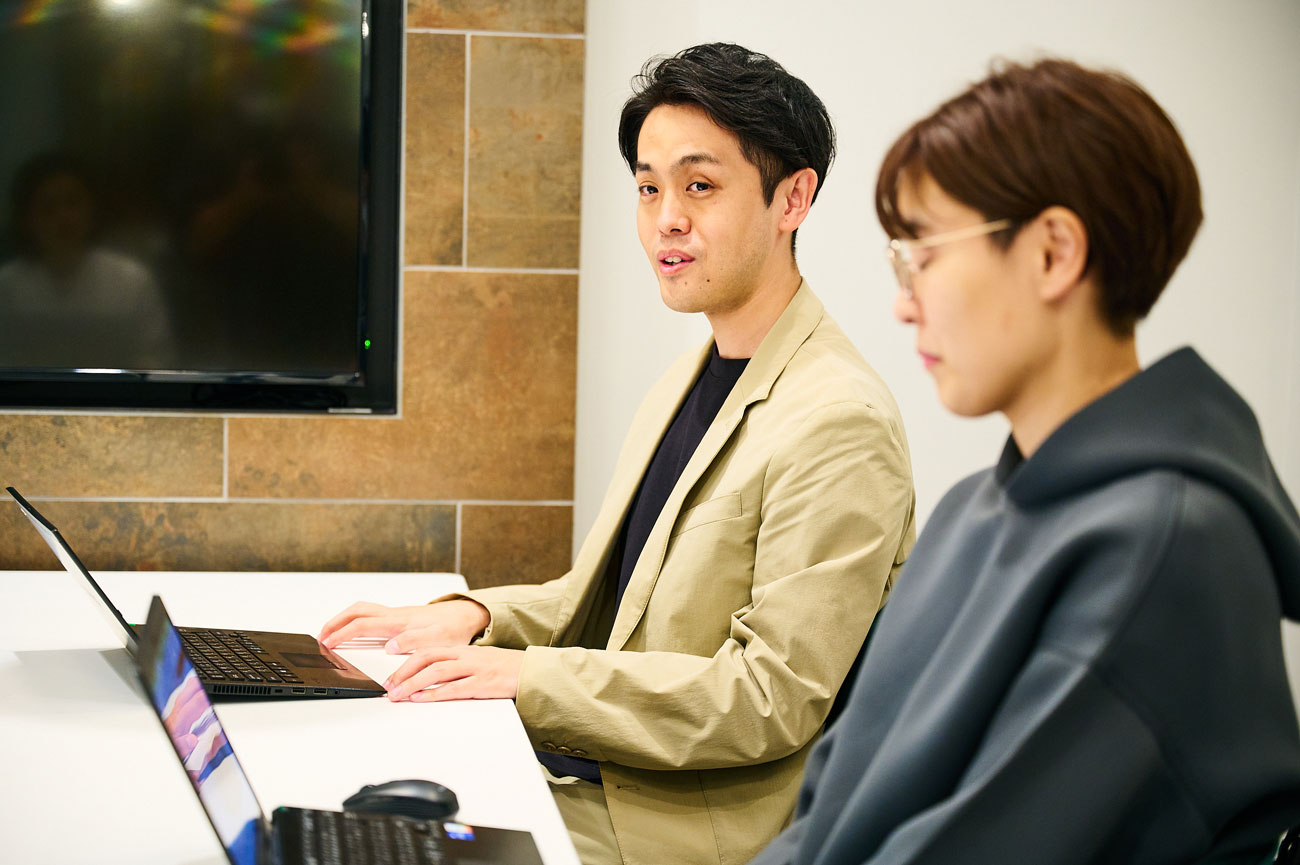 ホットリンク コンサルティング本部 コンサルティング4部の部長を務める山本明生さん。丸亀製麺ではTikTokの運用を担当し、InstagramとX含めた全媒体の運用支援を統括している