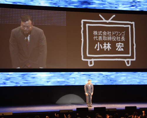 続いてドワンゴ小林宏社長による「ファーストビジネスカンファレンス」。最近のニコニコ動画の話題をピックアップしてプレゼンテーション。