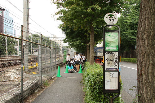 おいおい、どこまで伸びるんだ、コレ...