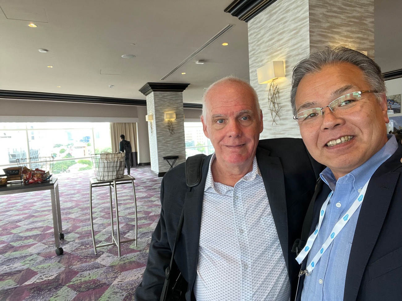 米フォレスターのテリー・フラハティ氏(写真左。庭山氏提供)