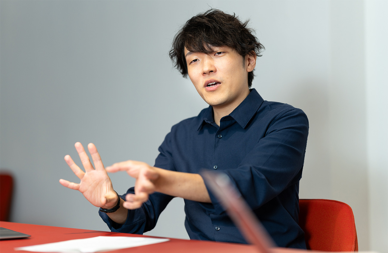 株式会社リクルート プロダクト統括本部 マーケティング室 自動車領域担当部長 兼 新規事業開発担当マネージャー 奥田 真嘉氏2013年にリクルートに入社後「ゼクシィ」のデジタルマーケティングを5年間担当。その後、事業開発や経営企画を経て「スタディサプリENGLISH」を5年間担当し、現在は新規事業開発の担当マネージャーと自動車領域の部長を務める。