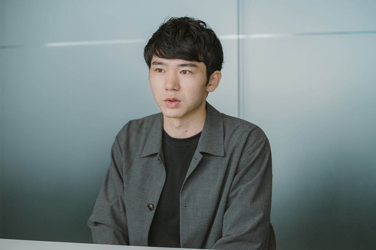 株式会社リクルート プロダクト統括本部 SaaS領域プロダクトデザインユニット Airプロダクトデザイン1グループ 夏目大地(なつめ・だいち)氏 2022年にリクルートに新卒入社。ECサービスの「ポンパレモール」にてUIUX改善を経験後、現在は「Airレジ」や「Airペイ」の新規事業企画に従事。また、リクルートのプロダクトデザイン室向けに生成AIの社内活用促進を推進するチームリーダーも兼任。