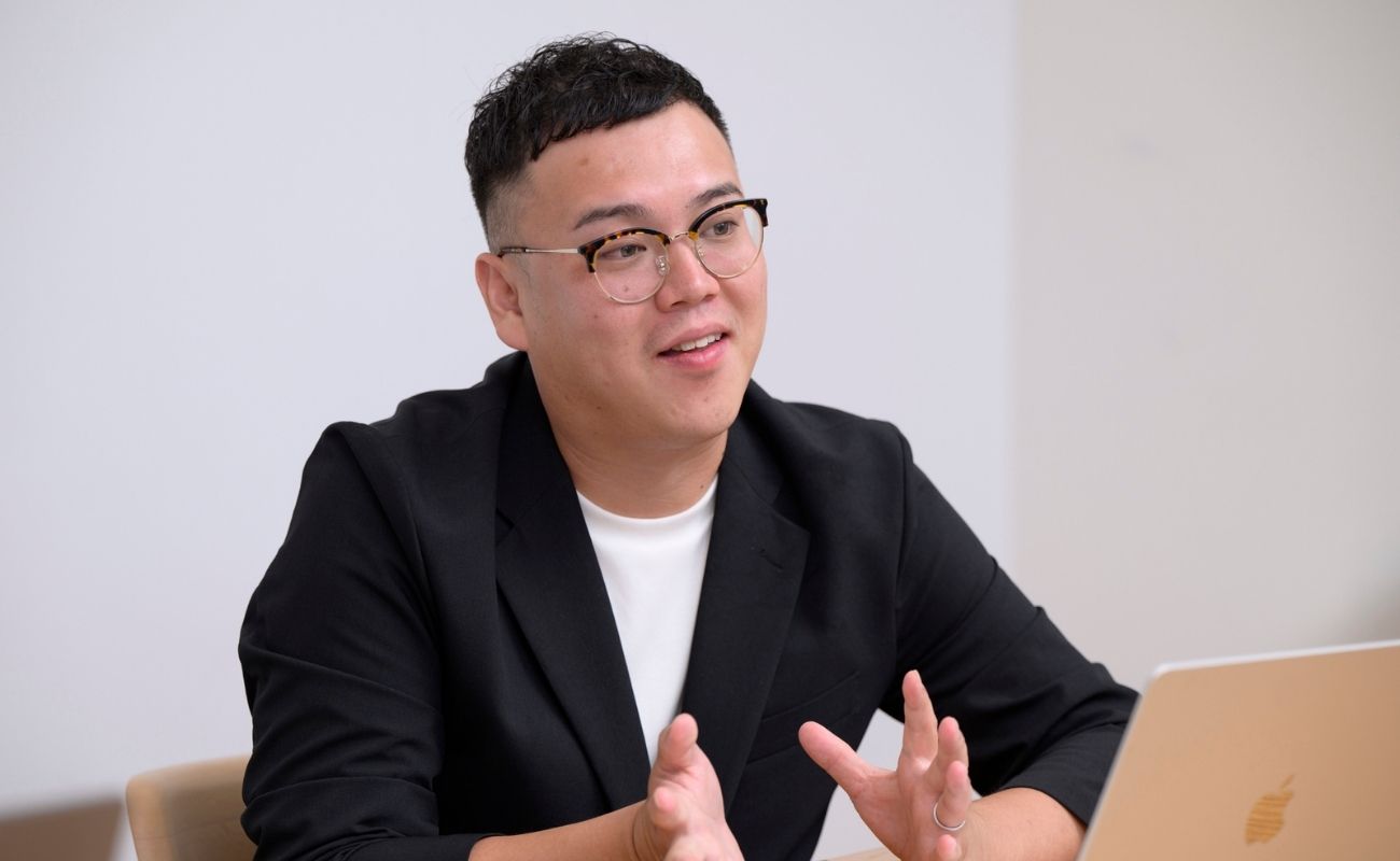 LINEヤフー株式会社 コーポレートビジネスカンパニー ビジネスデザイン統括本部 第一ビジネスコンサルティング本部 ビジネスコンサルティング3部 セールス1チーム松岡恭兵氏 2019年に旧LINEに入社し、LINE Payの大手クライアント向け導入推進を担当。その後LINEの販促事業にも携わり、現在はLINEヤフーで大手クライアントの営業として同社が提供するサービスについて、クライアントのニーズに合わせた提案を行う。