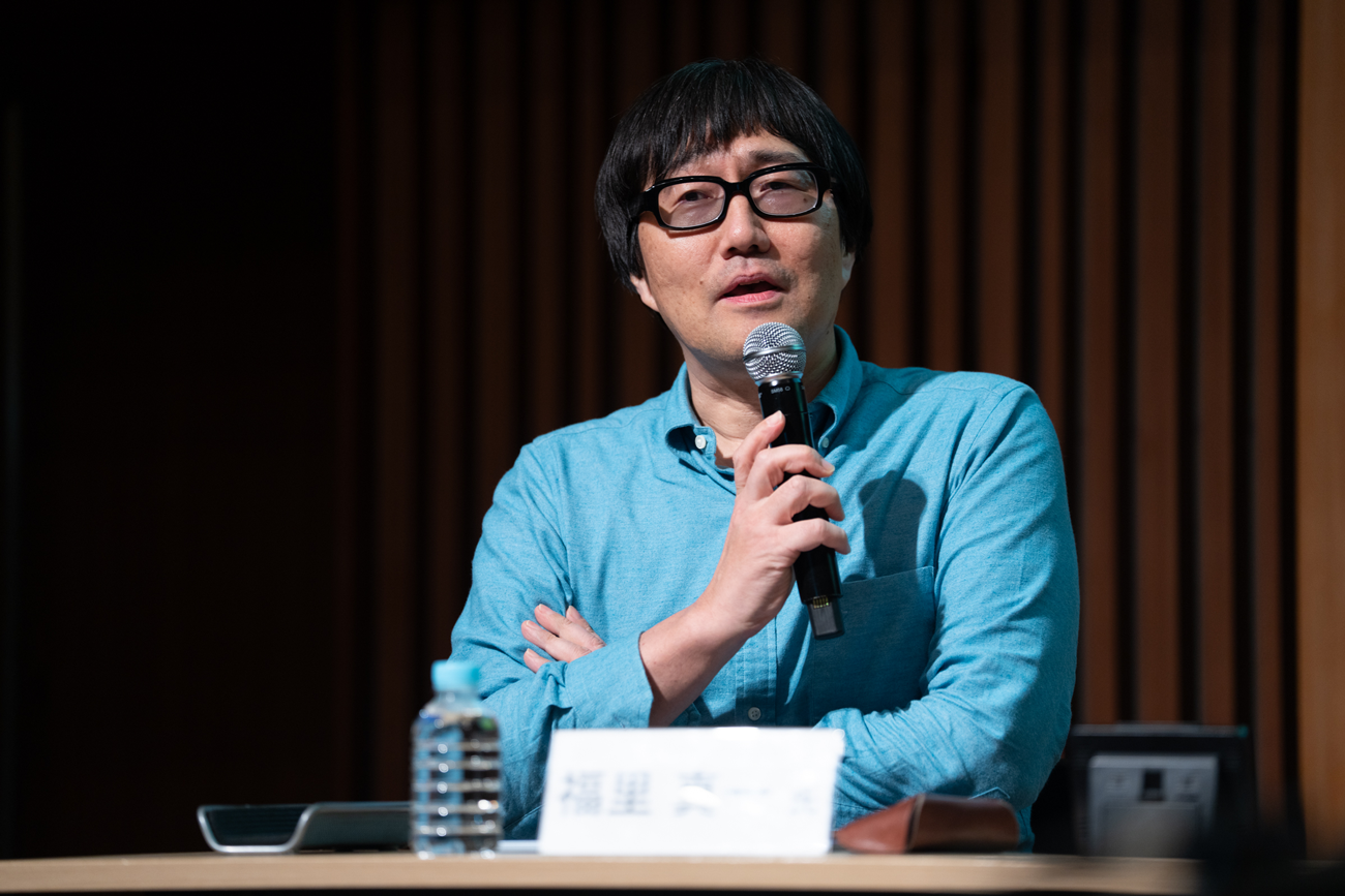 ワンスカイ　クリエイティブディレクター／CMプランナー／コピーライター　福里 真一さん</br>いままでに2000本以上のテレビCMを企画・制作している。主な仕事に、ジョージア「明日があるさ」、富士フイルム「お正月を写そう」、サントリーBOSS「宇宙人ジョーンズ」、トヨタ自動車「こども店長」、ENEOS「エネゴリくん」、東洋水産「マルちゃん正麺」、マクドナルド「夜マック店長」、カカクコム「求人ボックス」、ユニクロ「LifeとWear」など。YouTubeチャンネル「広告ウヒョー！」に、向かって左側の男として出演中。